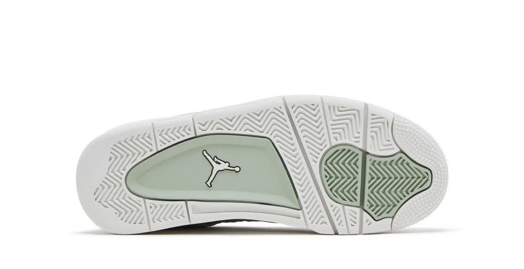 2026/10/IMG-20261018-WA0038.jpg Air Jordan 4 Seafoam - Image 1